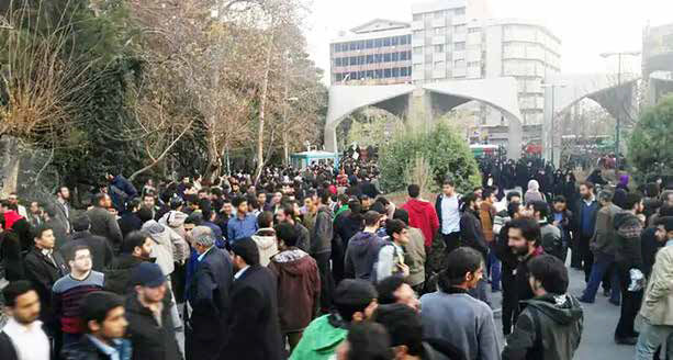 
دولت ناگزیر به جلب اعتماد عمومی است