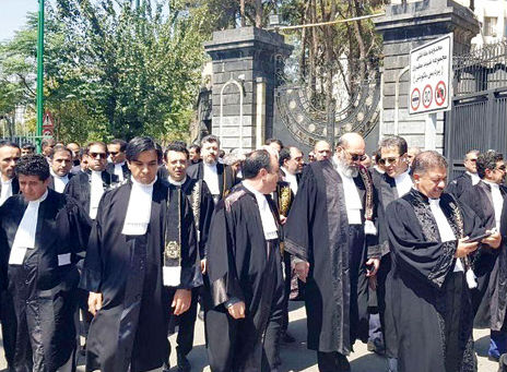 تجمع وکلای دادگستری در اعتراض به نقض «استقلال نهاد وکالت»