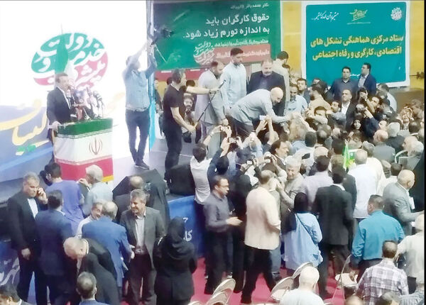 کارگران: به اجبار کارفرمایان آمدیم