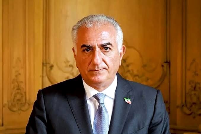 
کیفرخواست رضا پهلوی  و عوامل اینترنشنال و من‌وتو صادر شد