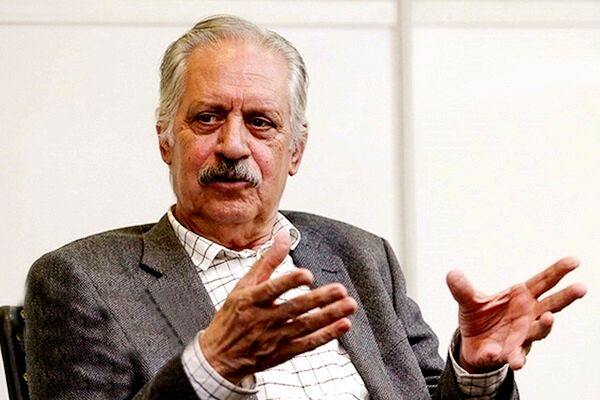 
تفکری که می‌خواست کاخ سفید را حسینیه کند، ما را از مسائل جهانی عقب انداخت