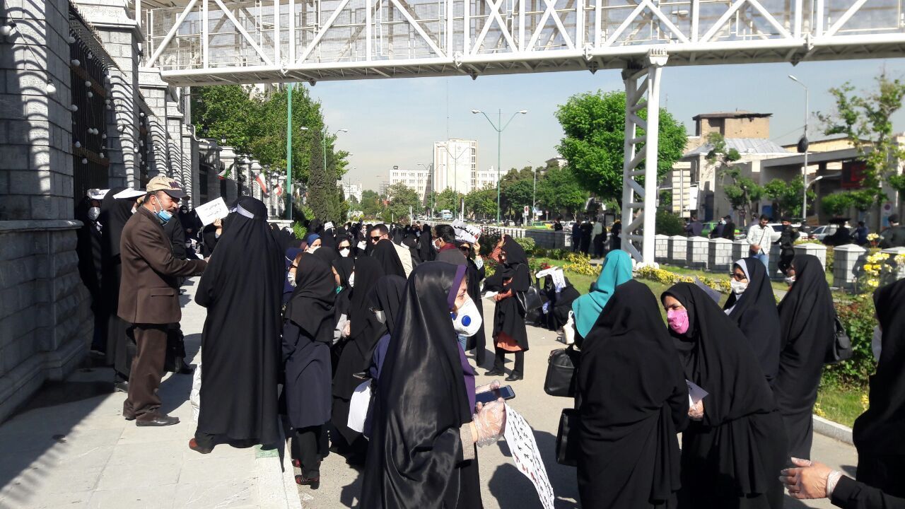 تجمع آموزشیاران نهضت سوادآموزی مقابل مجلس