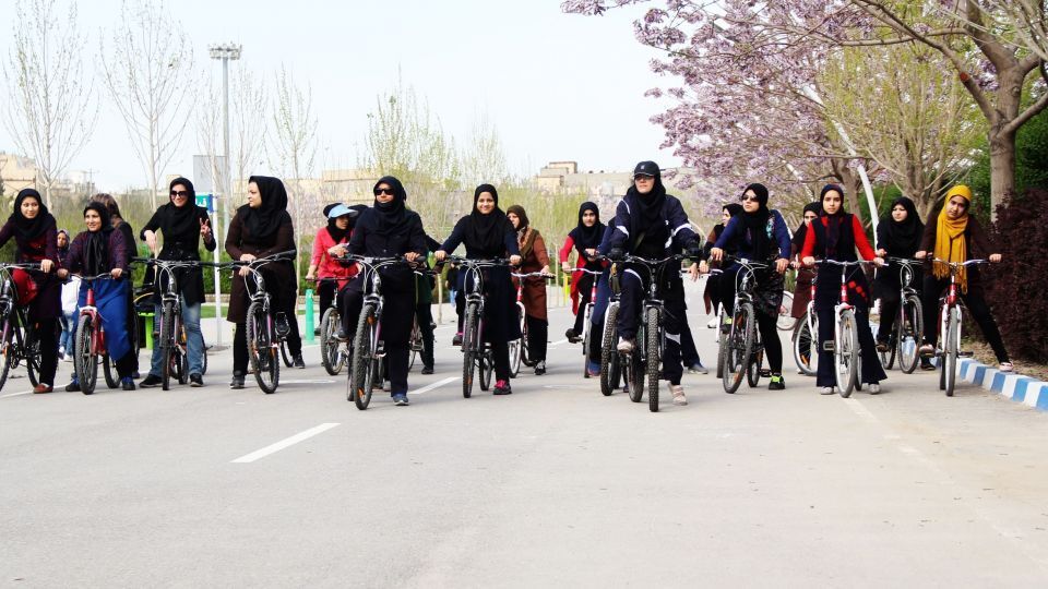 دوچرخه‌سواری زنان هیچ اشکال شرعی ندارد