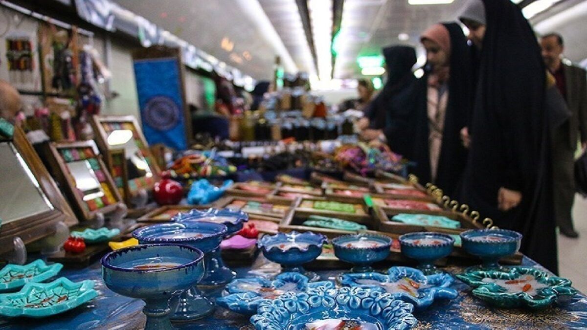 عرضه محصولات زنان سرپرست خانوار در ۴ بازارچه تهران