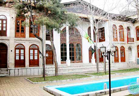 
دست‌های پشت پرده بر گلوی تکایای کرمانشاه