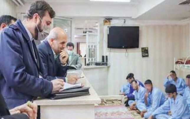 

انتقال معترضین بازداشتی  زیر 18 سال 

به کانون اصلاح و تربیت