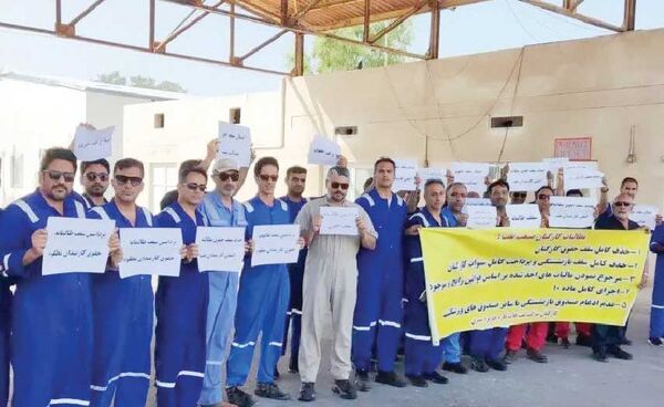کارگران رسمی شرکت فلات قاره 

دوباره تجمع کردند
