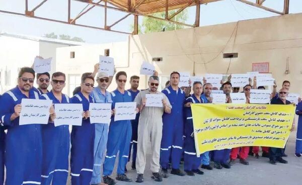 کارگران رسمی شرکت فلات قاره 

دوباره تجمع کردند