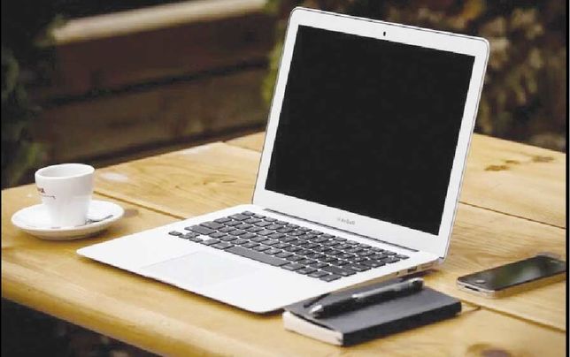 
اساتید برای دسترسی به اینترنت در صف می‌ایستند