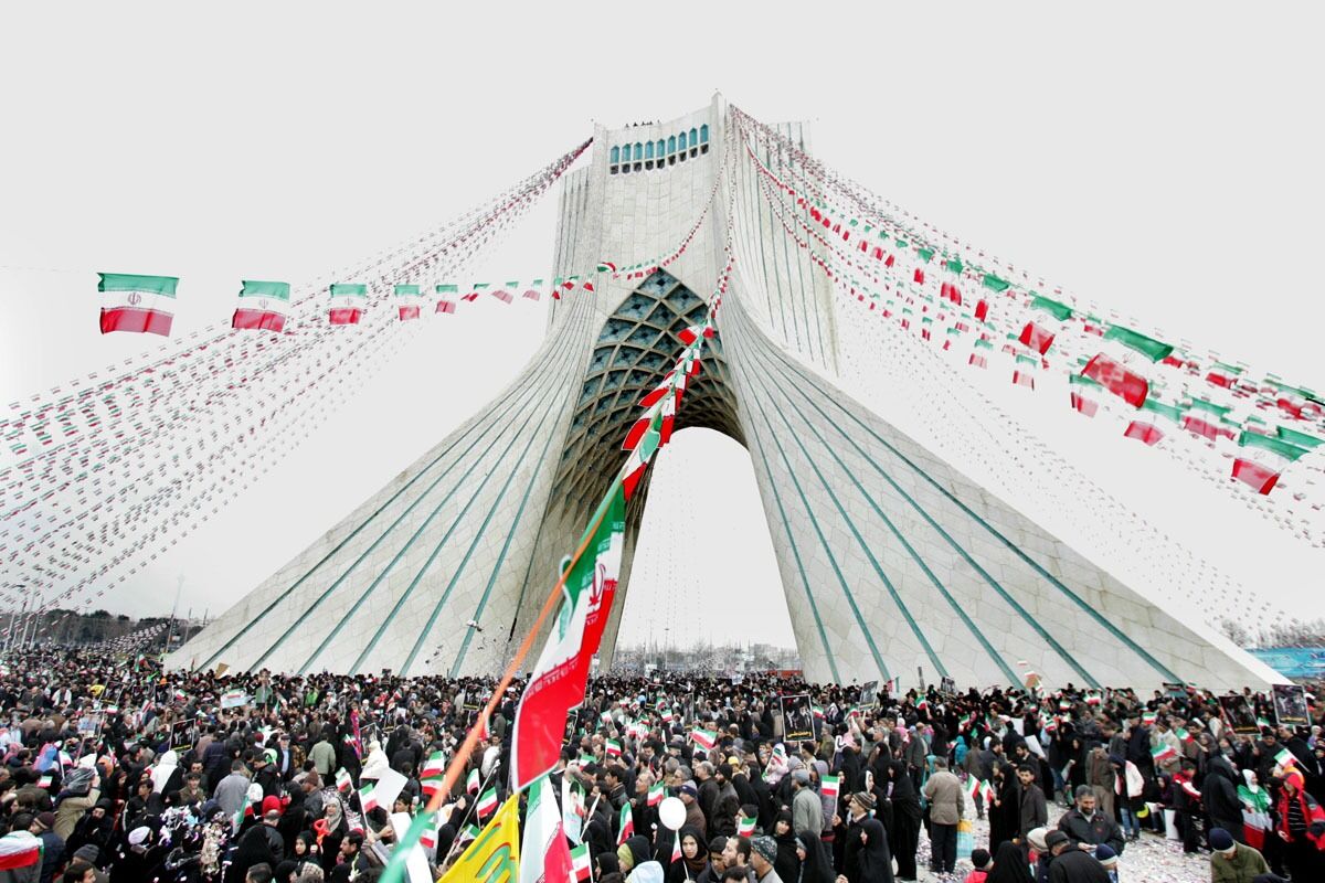 ماجرای نامه حضور اجباری


در راهپیمایی ۲۲ بهمن