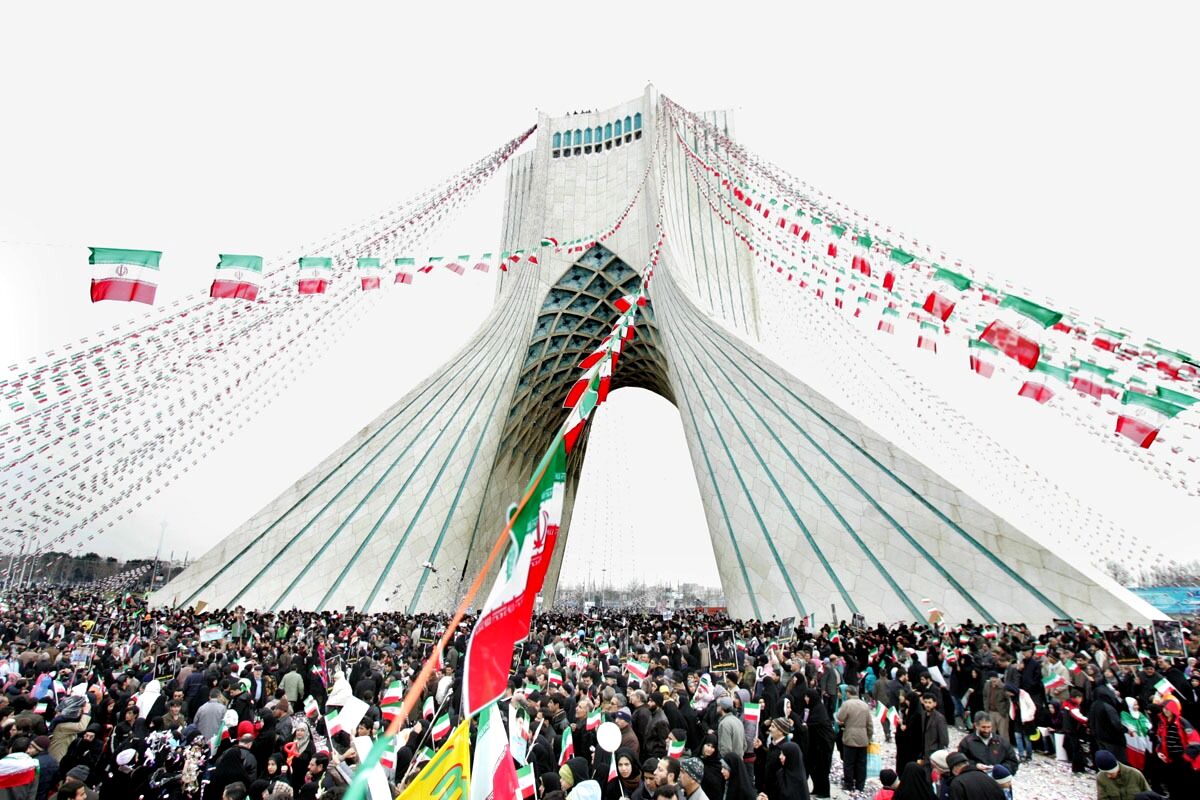 ماجرای نامه حضور اجباری


در راهپیمایی ۲۲ بهمن