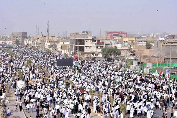 حضور حامیان مقتدی صدر در نماز جمعه بغداد 