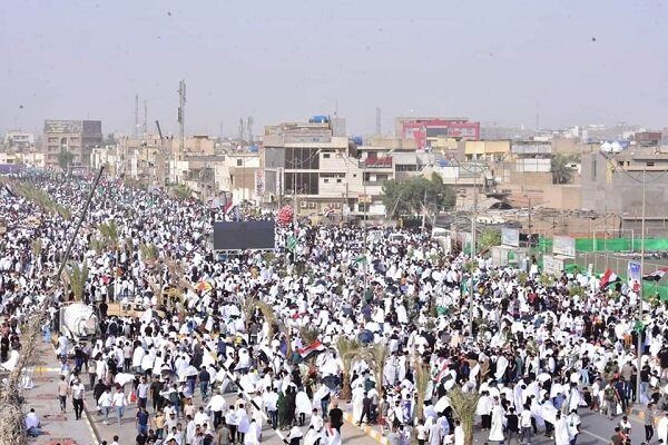 حضور حامیان مقتدی صدر در نماز جمعه بغداد 