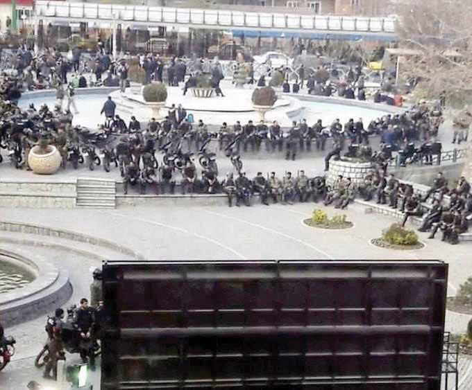 «تذکر خاص» به آمران طرح «نور» 