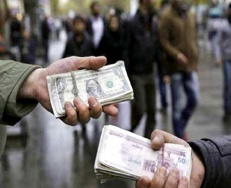 
کرنش دوباره ریال در برابر دلار و افزایش شدید هزینه‌های زندگی