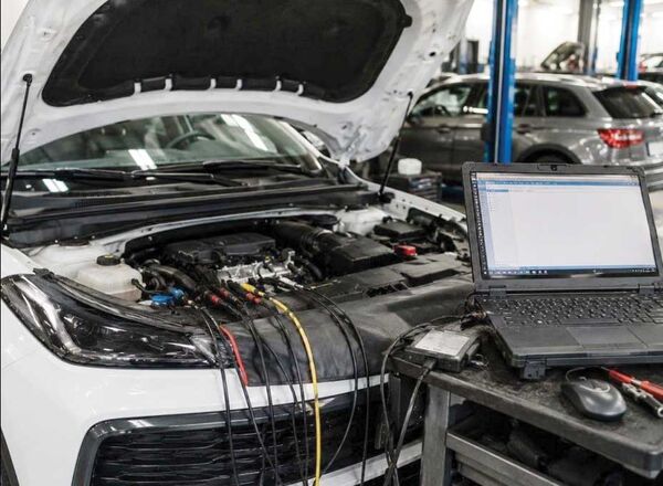 
محاصره دریایی و قطع اینترنت؛ دو ضربه همزمان به بازار خودرو ایران