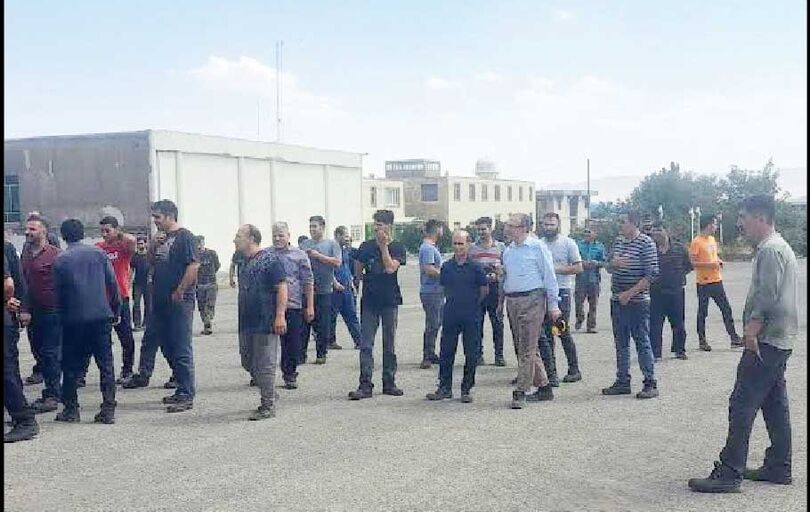 
یک ماه حقوق و چندین ماه حق بیمه طلبکاریم