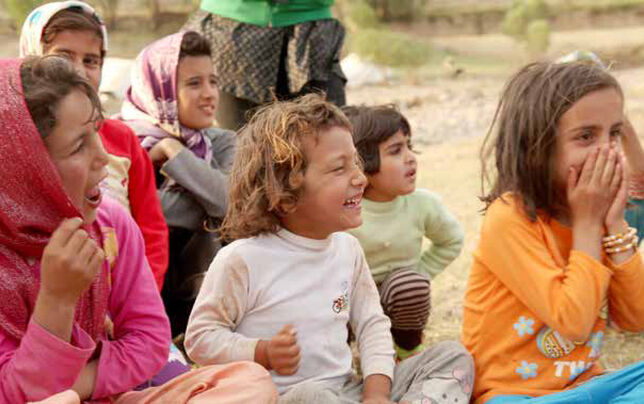 با کنوانسیون  جهانی حقوق کودک  فاصله  زیادی  داریم