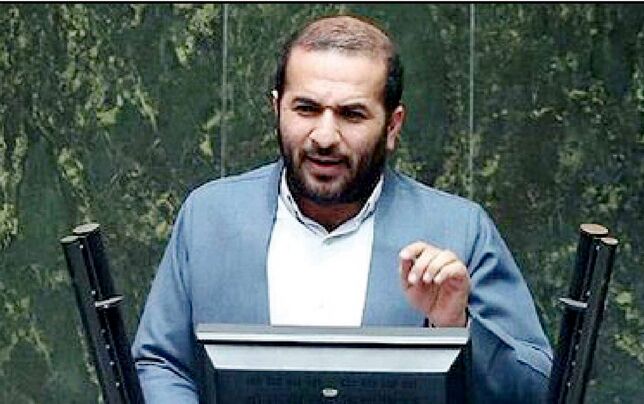 
از برخی تریبون‌ها در میادین شهرها سخنان تخریبی بیان می‌شود