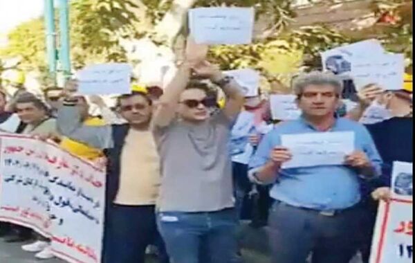 تجمع کارگران ارکان ثالث نفت 

مقابل نهاد ریاست جمهوری