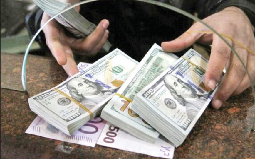 دلار ٧  نرخی شده است