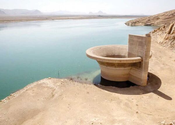 
فلات مرکزی با 10 درصد آب تجدید‌پذیر، 70درصد بارگذاری جمعیتی دارد!
