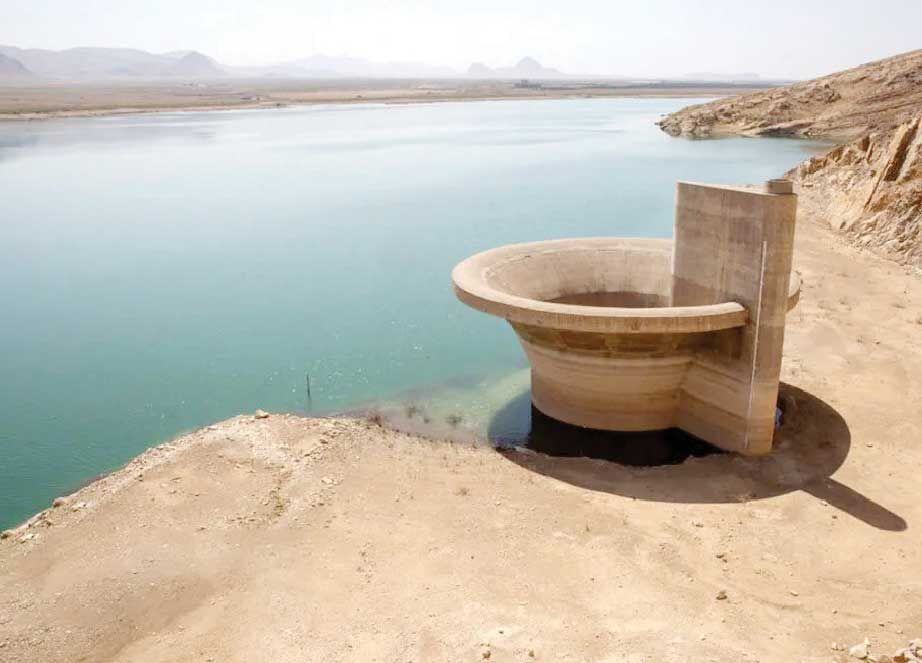 
فلات مرکزی با 10 درصد آب تجدید‌پذیر، 70درصد بارگذاری جمعیتی دارد!