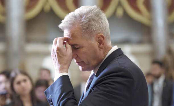 مک‌کارتی، قربانی معادله دو حزبی!