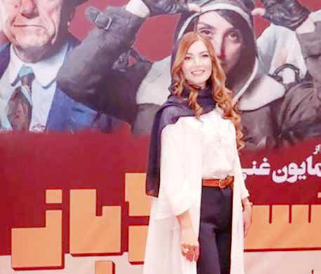 پوشش متین ستوده کار دست بازیگران داد