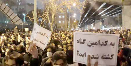 تجمع دانشجویان دانشگاه‌های شریف و امیرکبیر در اعتراض به سانحه هواپیمای اوکراینی 