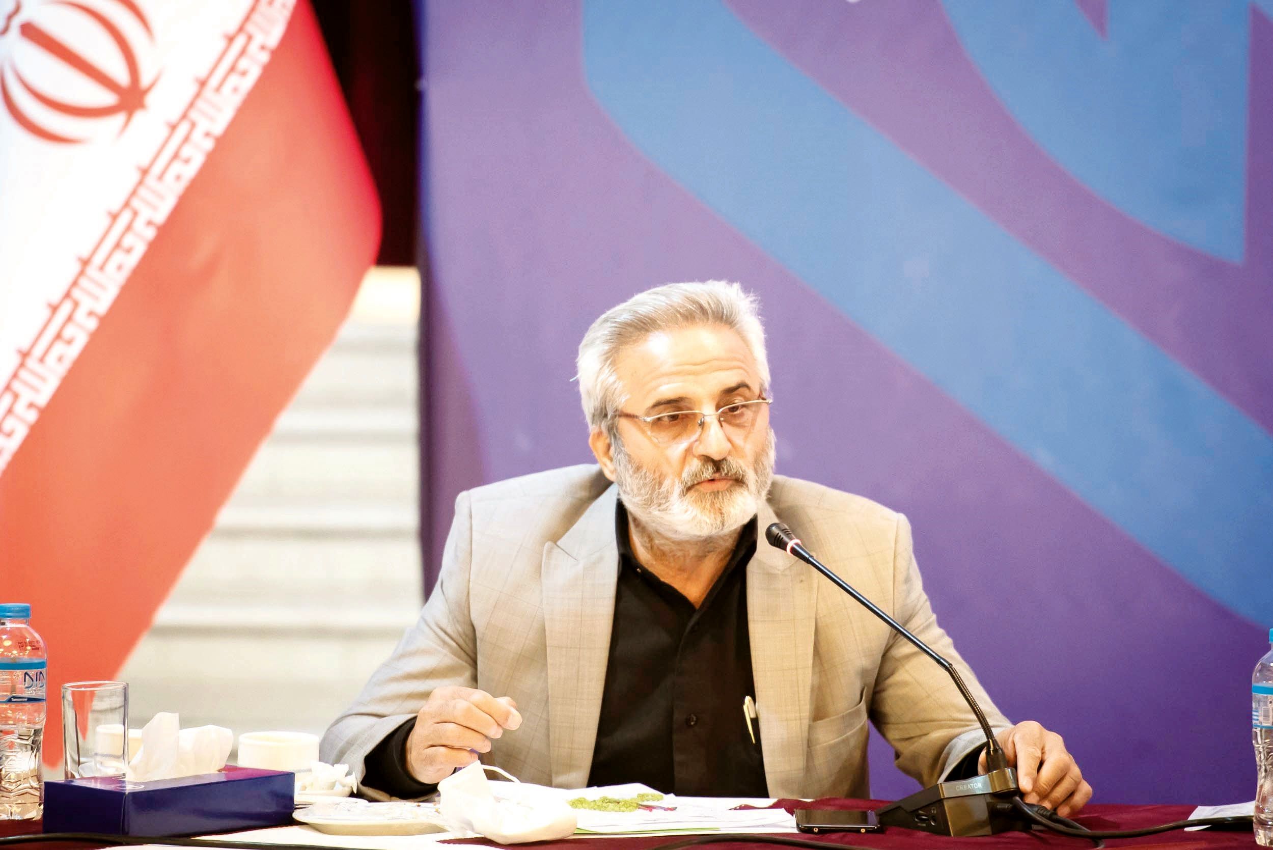 تبعیض بین کارکنان بخش دولتی و خصوصی پذیرفتنی نیست