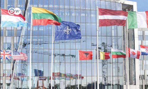 

 بررسی تعلیق اسپانیا از ناتو 

در رابطه با موضع‌گیری در جنگ ایران