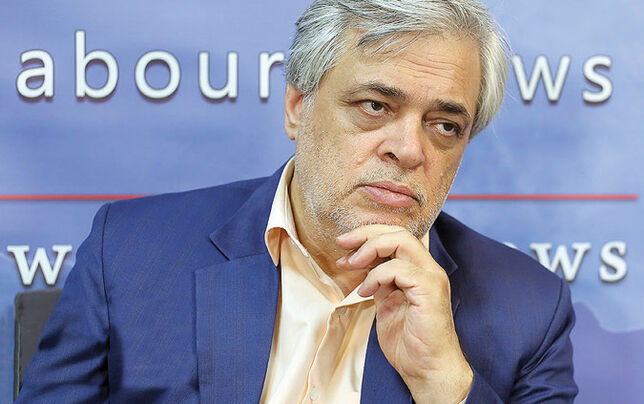 فقط رهبری می‌تواند قفل‌های بسته سیاست و اقتصاد را باز کند