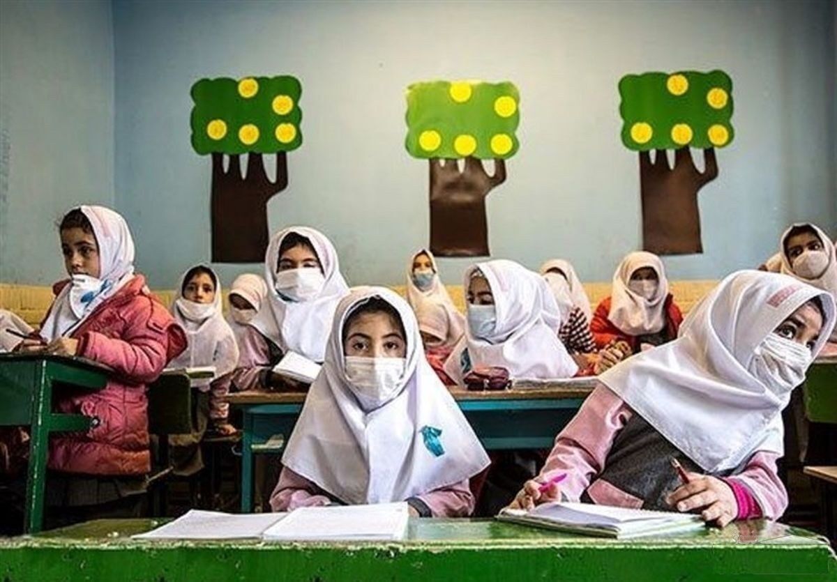 بازگشایی مدارس در گرو واکسیناسیون تمام معلمان و پرسنل است