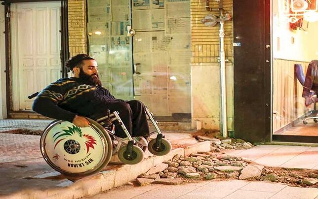 بی‌توجهی شهرداری‌ها به مناسب‌سازی، معلولان را خانه‌نشین کرده است