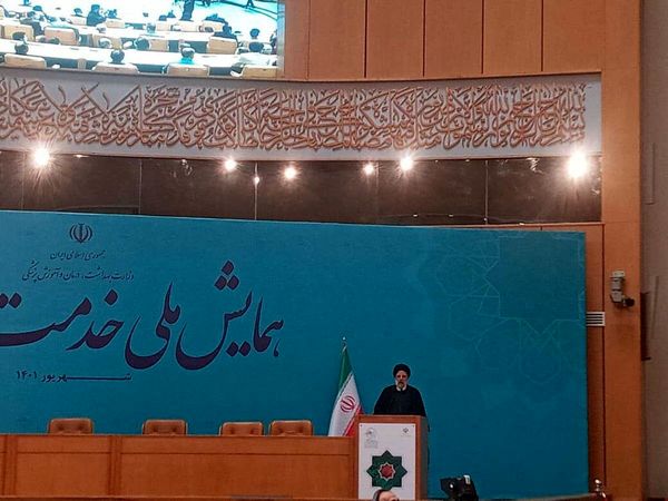  زحمات کادر درمان با هیچ ترازویی قابل اندازه‌گیری نیست 