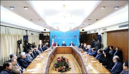 نیروهای مسلح دست از اقتصاد بردارند 