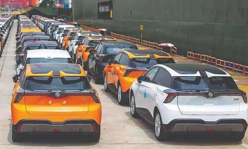 دولت برای جلوگیری از واردات خودروهای لوکس، «دیر جنبید»!