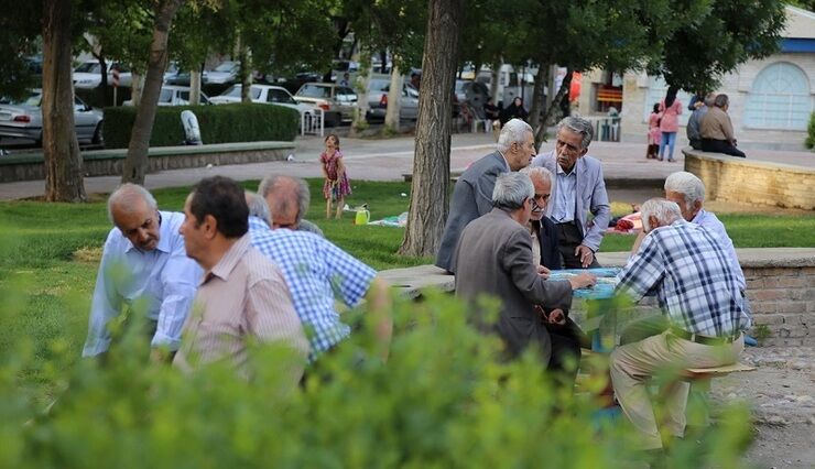 زندگی بازنشستگان با وام سپری می‌شود