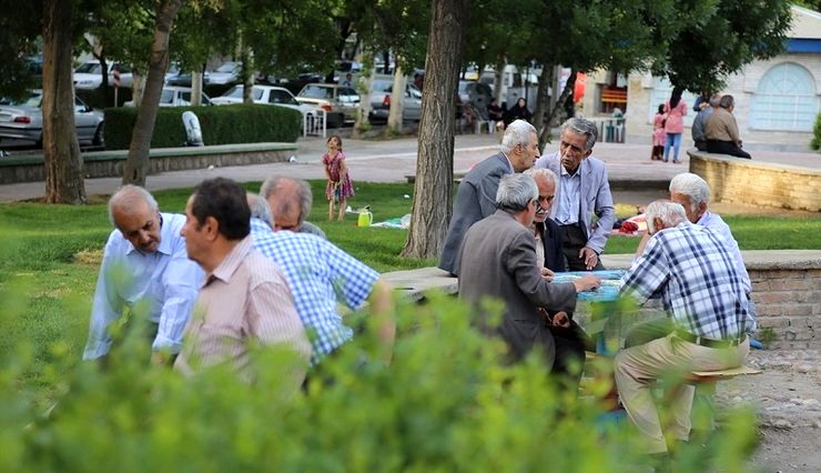 زندگی بازنشستگان با وام سپری می‌شود