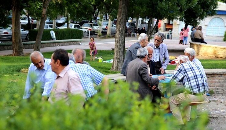 زندگی بازنشستگان با وام سپری می‌شود