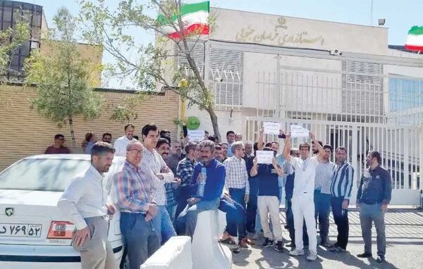 نانوایان مقابل استانداری 

خراسان جنوبی تجمع کردند