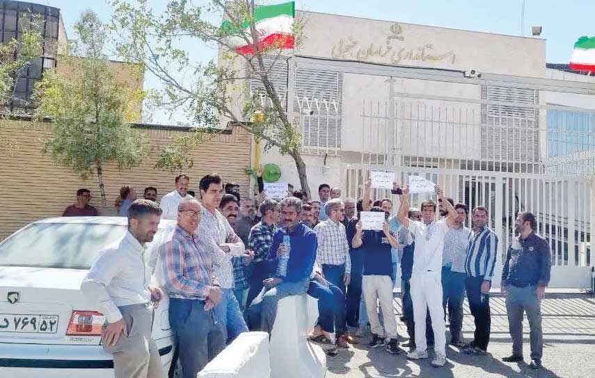 نانوایان مقابل استانداری 

خراسان جنوبی تجمع کردند
