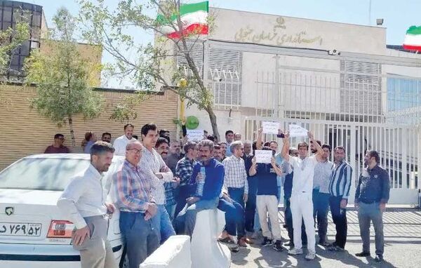 نانوایان مقابل استانداری 

خراسان جنوبی تجمع کردند
