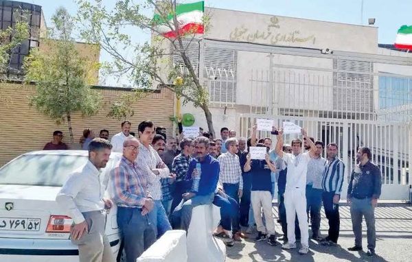 نانوایان مقابل استانداری 

خراسان جنوبی تجمع کردند