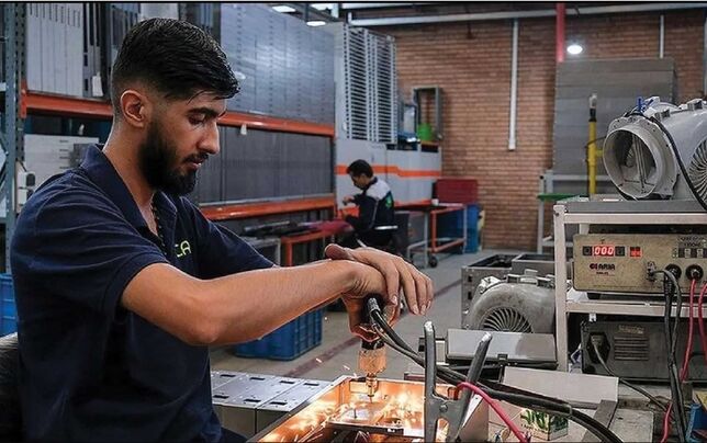 
افزایش ۲.۸ میلیون تومانی مزد، بازی با افکار عمومی است