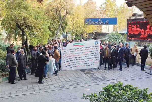تجمع رانندگان استیجاری ایثارگر 

در تهران
