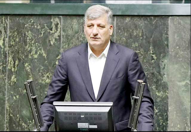 
در برنامه‌های اقتصادی از کارشناسان بی‌سواد استفاده نکنید
