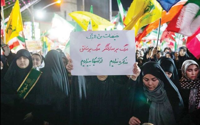 
 عده‌ای می‌خواهند در تجمعات شبانه سیاست‌هایشان را ابلاغ کنند