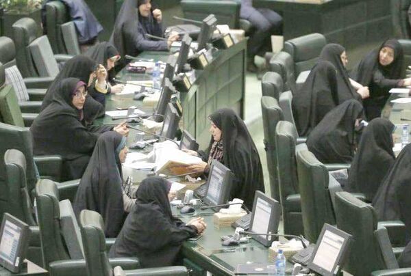 فراکسیون زنان علیه زنان؟!